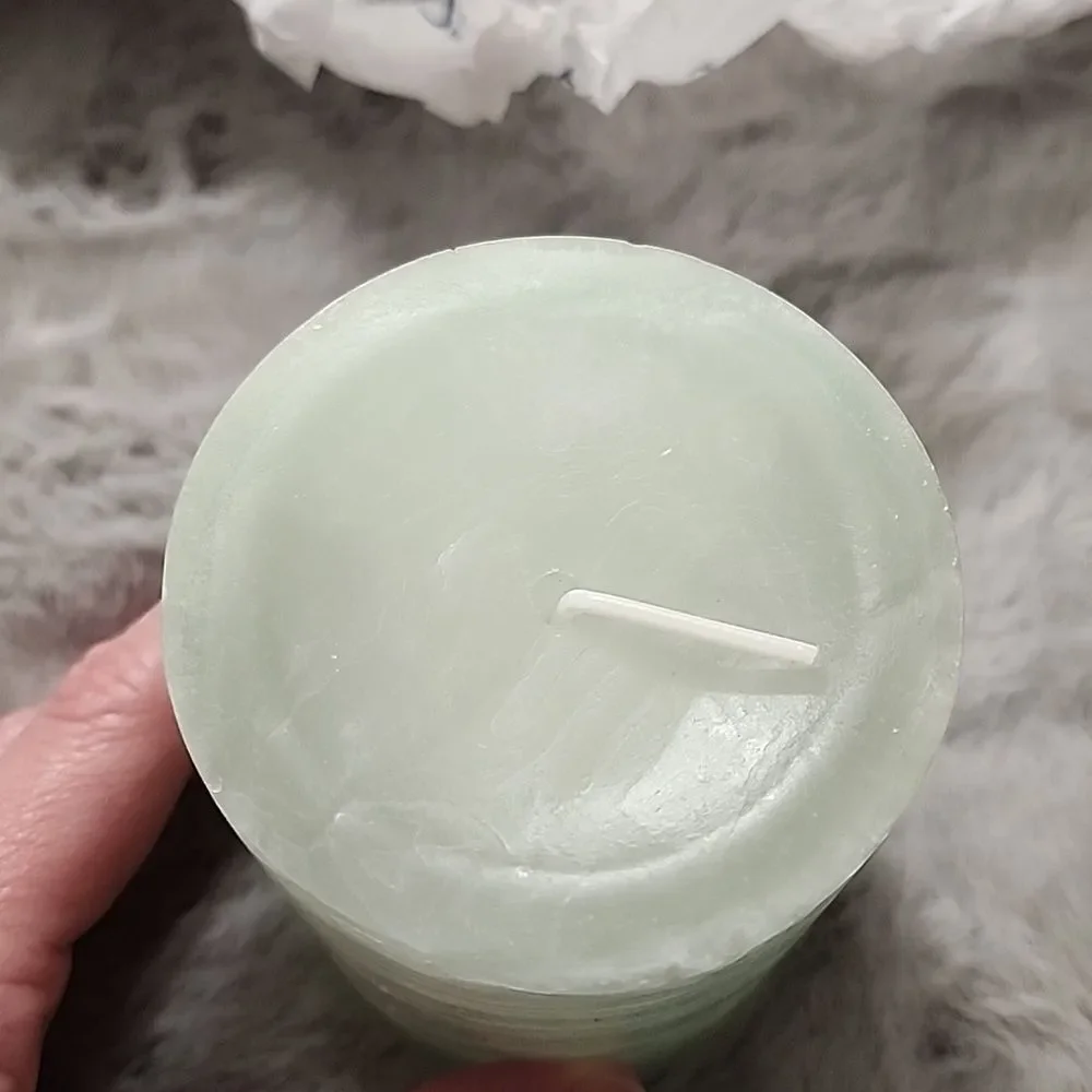 NIB GloLite by Partylite 3 x 4 Pillar Candle‎ in Bamboo Breeze - Picture 4 of 11